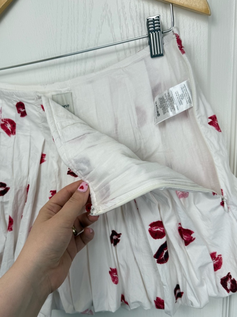 Anthropologie Maeve Bubble Bloomer Shorts Size Medium Lipstick Kiss White Red - Picture 8 of 11